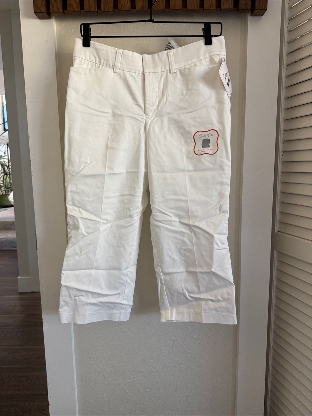 Dockers White Crop Capri Pants with Contrasting Patch